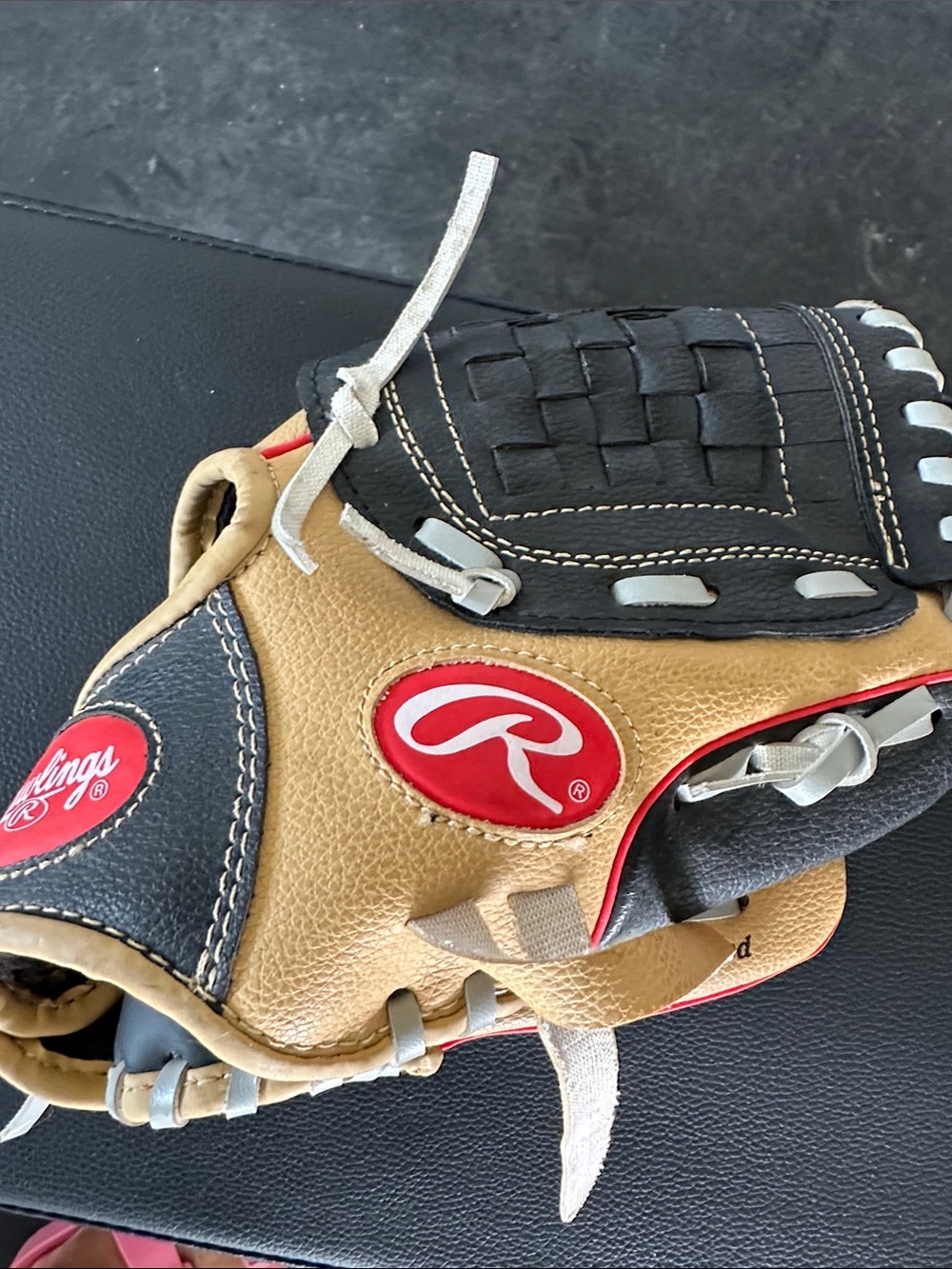 Rawlings Two-Tone Leather Glove in Tan, Black & Red Accents. 10 inch.